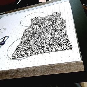 GEORGE WOMEN'S V-NECK SLEEVELESS  PULLOVER